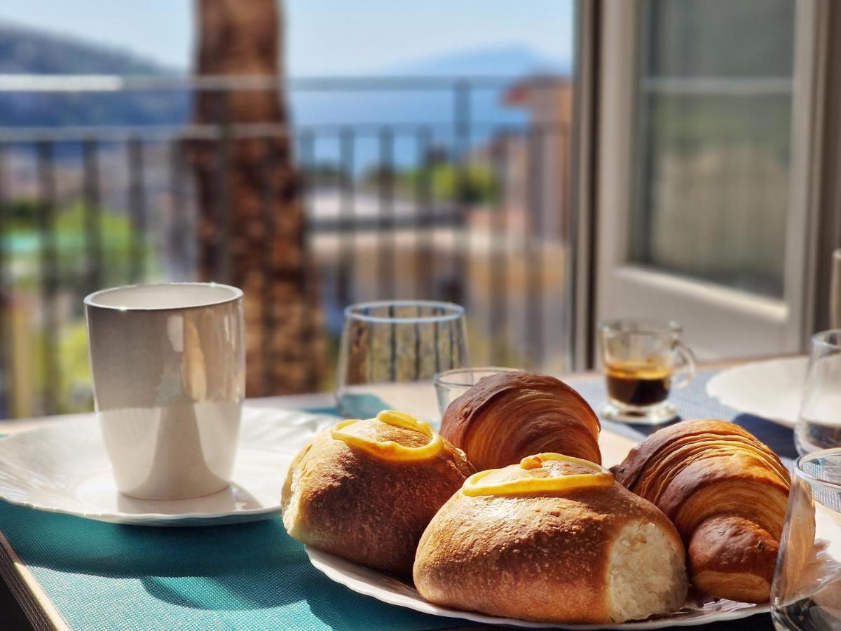 Savarese Luxury Palace Apartment Вико Екуензе Екстериор снимка
